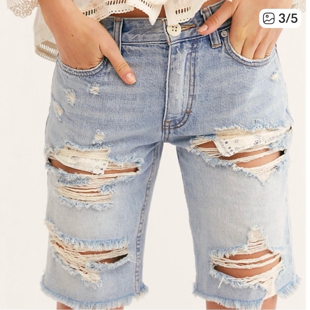 Free People / We The Free Carolina Light Blue Distressed Cutoff Bermuda shorts